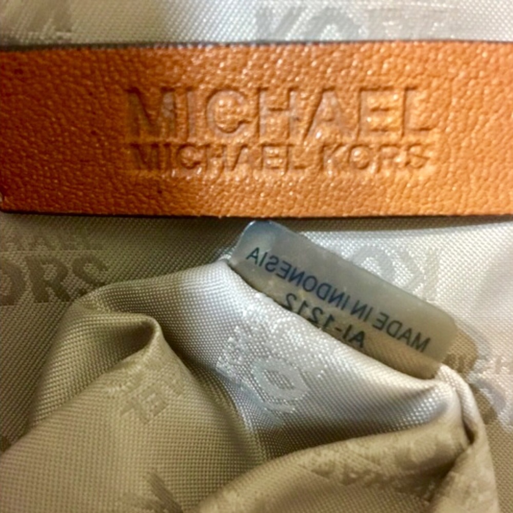 Micheal kors Tote Purse - Picture 4 of 5